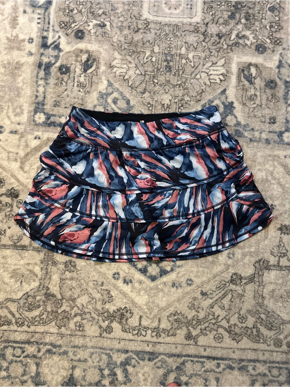 Ideology Tiered Print Active Skirt in Navy, Coral & White
